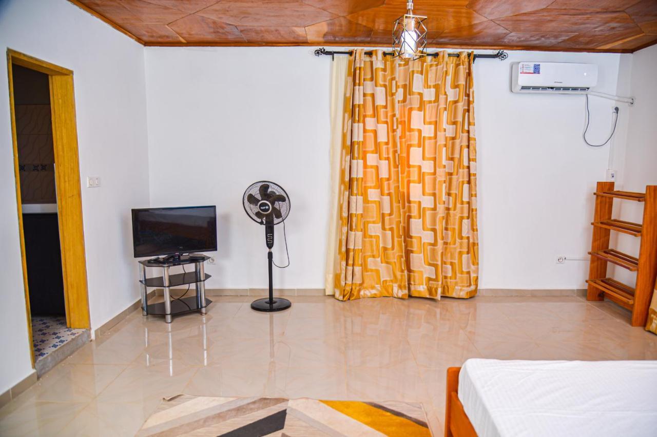La Concorde: Cozy 2-Bedroom Apartment in Nkomkana Quarter Yaounde Exterior photo