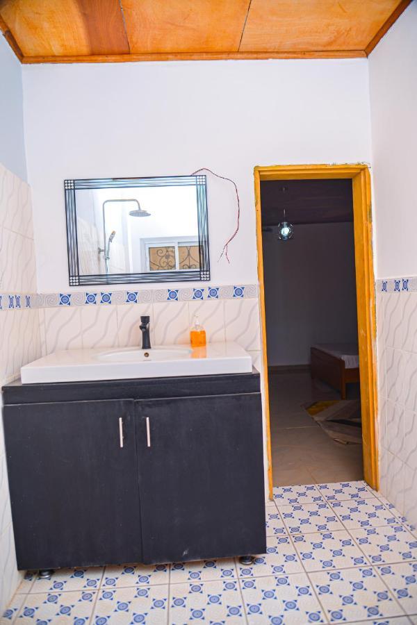 La Concorde: Cozy 2-Bedroom Apartment in Nkomkana Quarter Yaounde Exterior photo